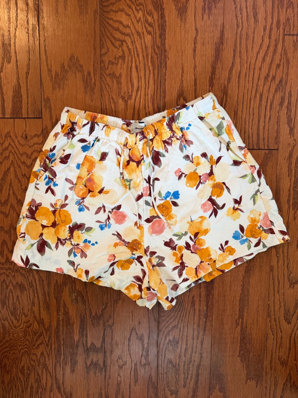 Like New. Abercrombie & Fitch. Floral Linen Shorts. Size M.